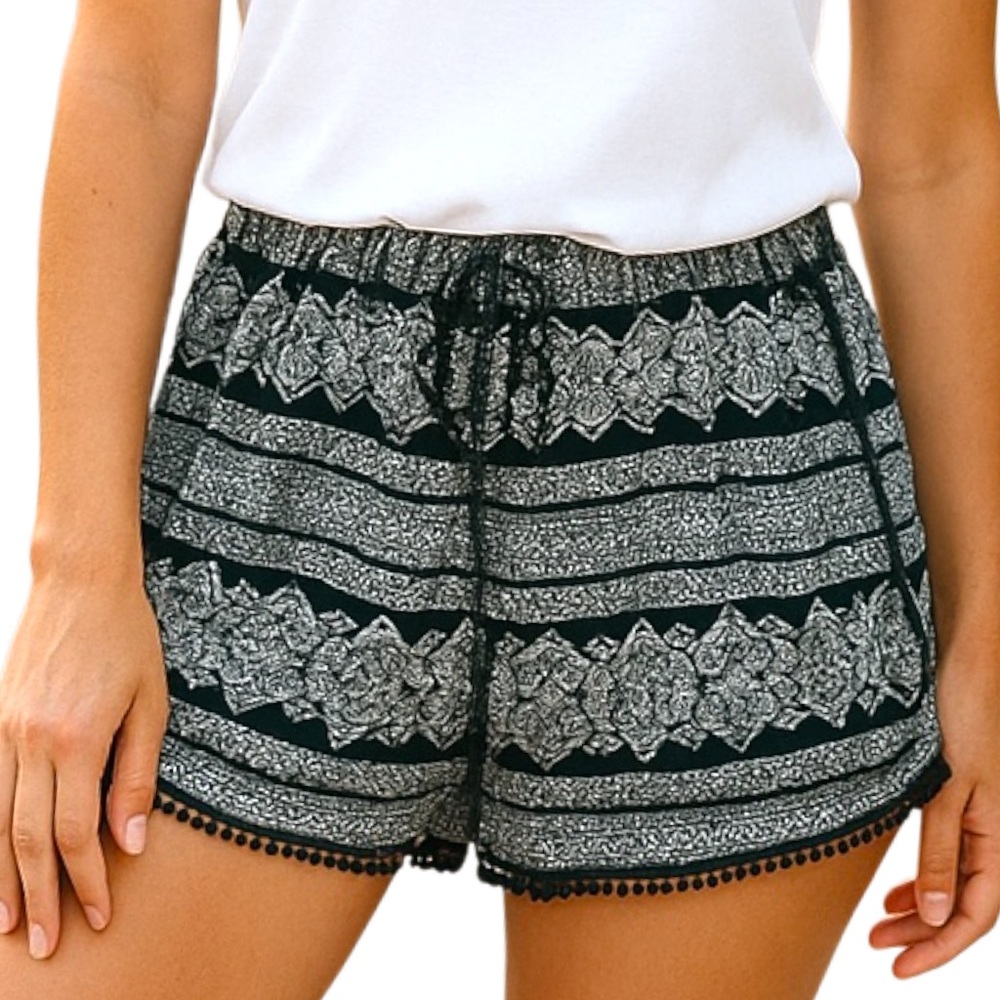 PLUS SIZE SHORTS Boho Elastic Waist Black White Lace Edged Y2K Women’s Size 3X